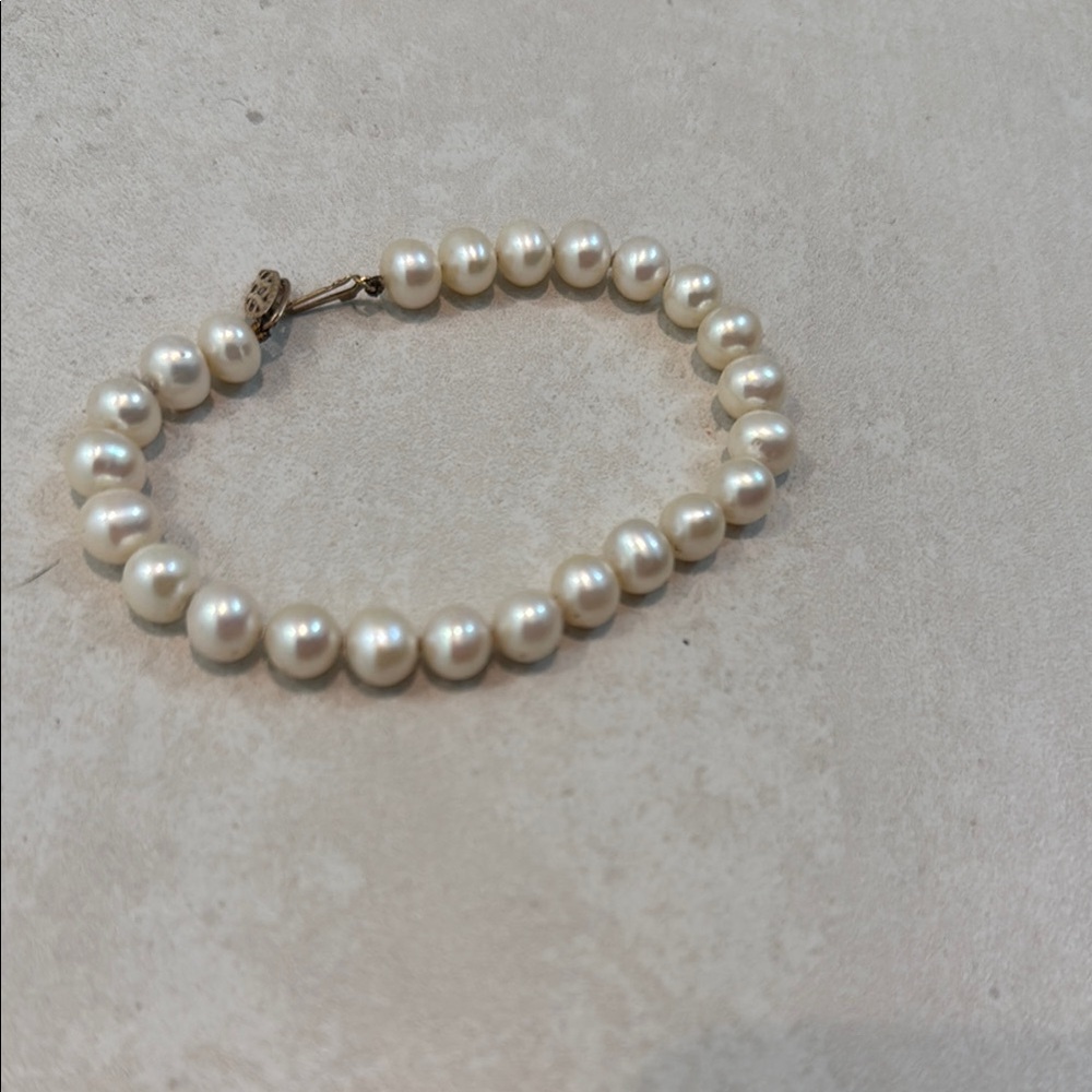 Elegant Pearl Bracelet